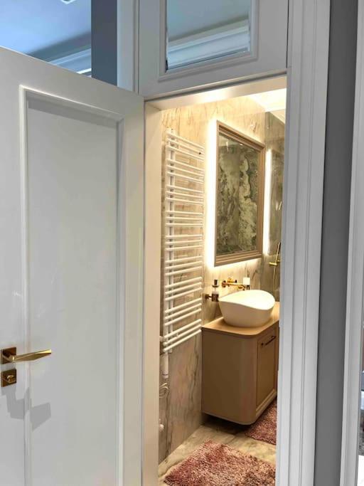 Studio Apartment In The Center Of Riga Ngoại thất bức ảnh